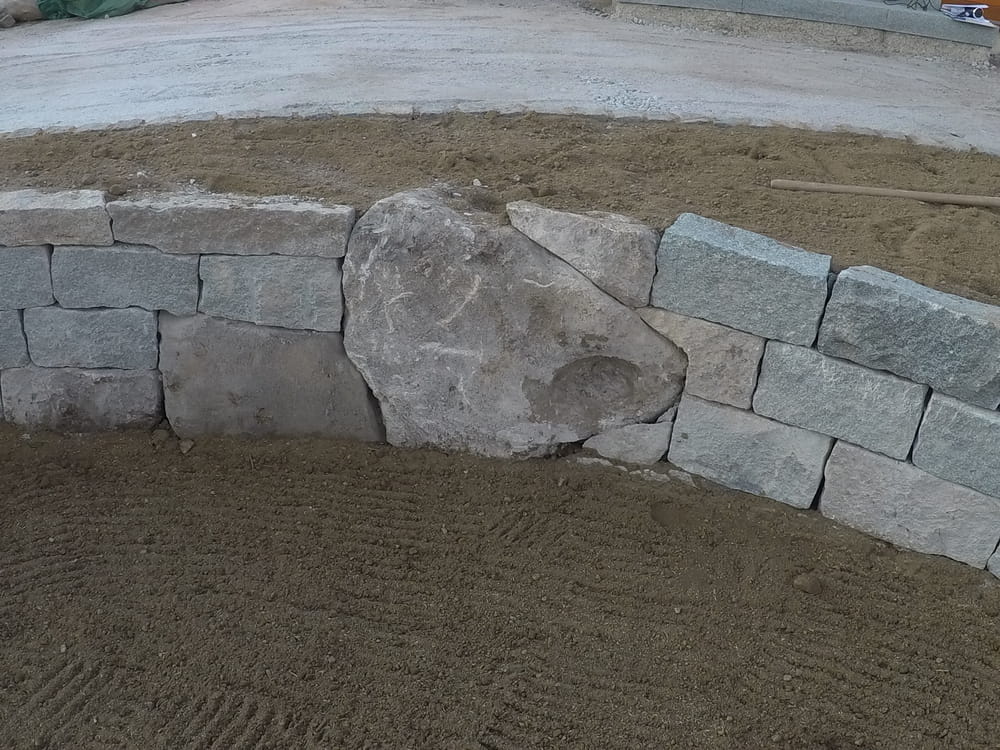 Granittrockenmauer